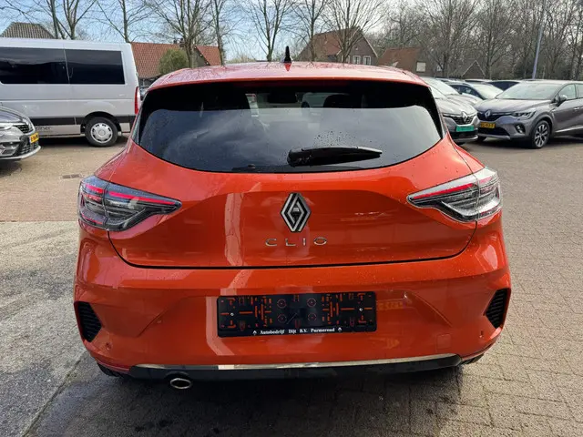 Renault Clio 1.0 TCe 90pk Techno+Pack Winter!! 2024 Benzine 6