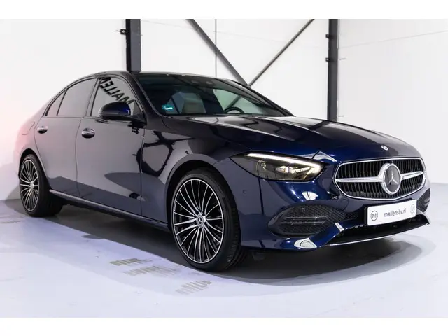 Mercedes-Benz C-Klasse 300 4MATIC AMG Line 2021 Benzine 6