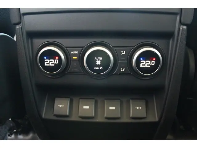 Land Rover Defender D240 110 S 7 Seater 2020 Diesel 24