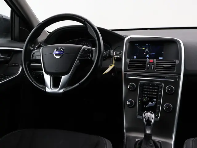 Volvo XC60 2.0 D4 180 PK AUT. EURO 6 - ORIG. NL 2014 Diesel 3