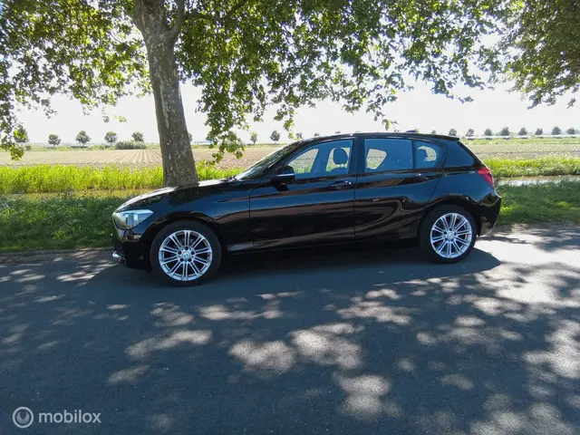 BMW 1 Serie 114i EDE Business 2013 Benzine 19