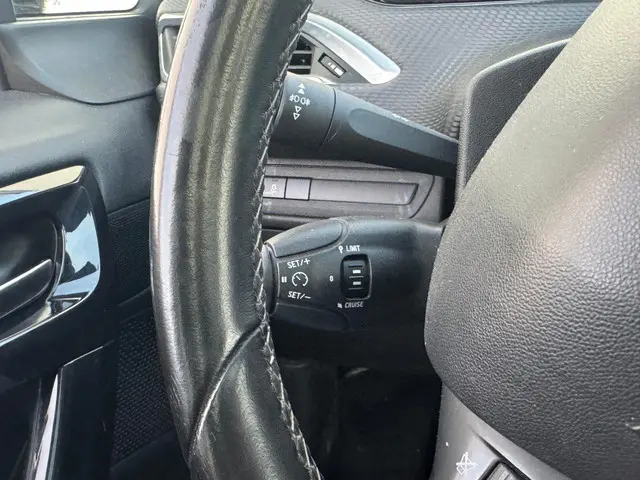 Peugeot 208 1.2 PureTech Allure 2015 Benzine 25