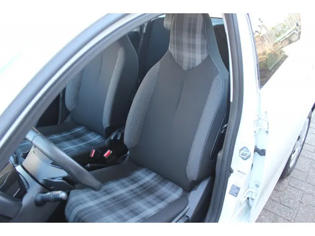 Peugeot 108 1.0 e-VTi Active Automaat 2019 Benzine 10