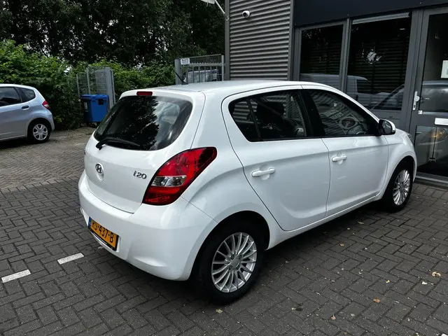 Hyundai i20 1.2i i-Catcher 2012 Benzine 8