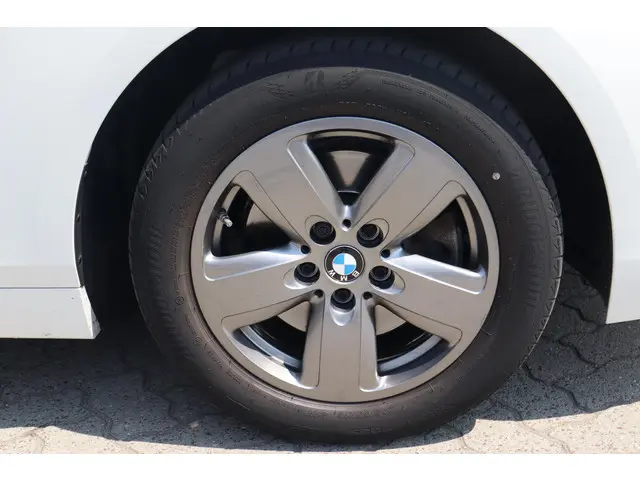 BMW 1 Serie 118i Executive Edition 2019 Benzine 15