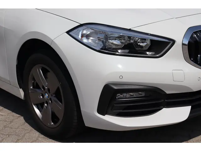 BMW 1 Serie 118i Executive Edition 2019 Benzine 14