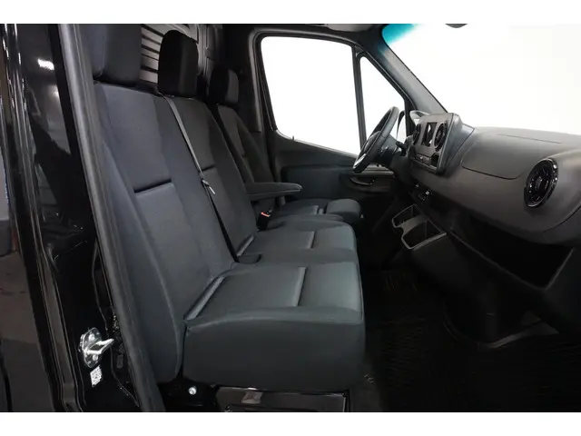 Mercedes-Benz Sprinter 211 1.9 CDI L2H2 FWD 2023 Diesel 22