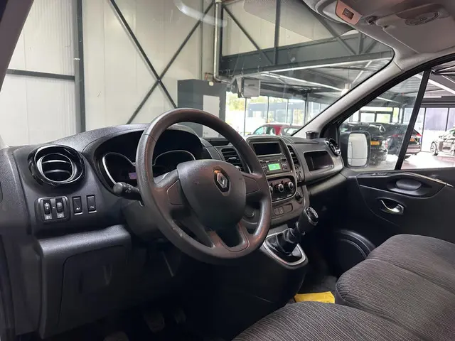 Renault Trafic 2.0 dCi 120 Pk Airco/ PDC 2020 Diesel 8