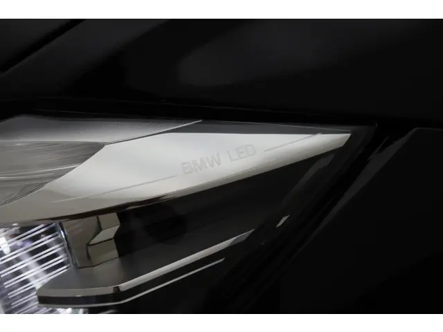 BMW 3 Serie Touring 318i M Sport Edition 2018 Benzine 31