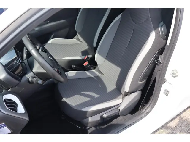 Toyota Aygo 1.0 VVT-i x-play 2019 Benzine 4
