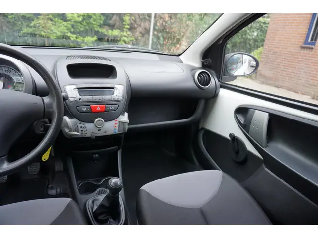Peugeot 107 1.0 Access Accent / Airco / NAP / 2012 Benzine 18