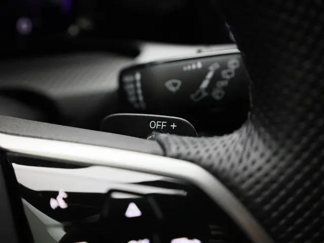 Volkswagen Golf 1.5 eTSI 130pk DSG R-Line 2024 Benzine 18