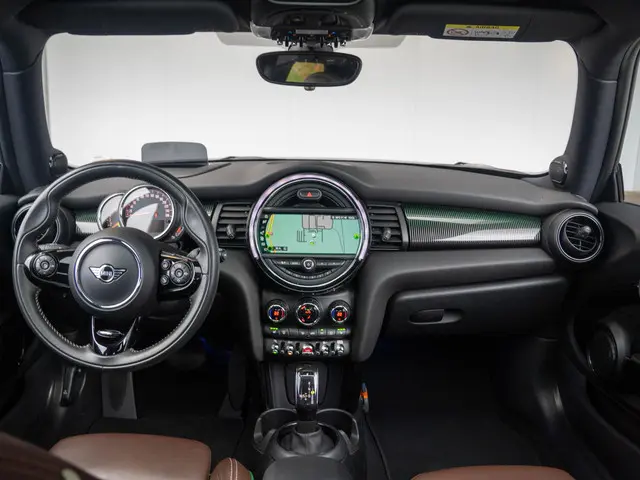 MINI 3-Deurs Cooper Aut. 60 Years Edition 2019 Benzine 9