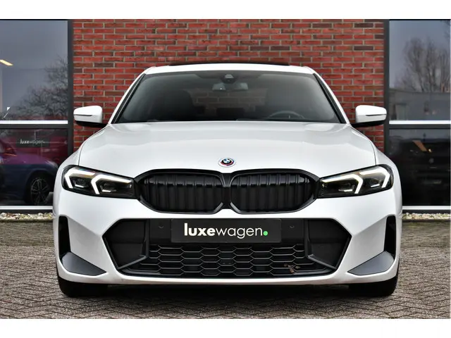 BMW 3 Serie 330 d M-Sport Pro 2023 Diesel 7