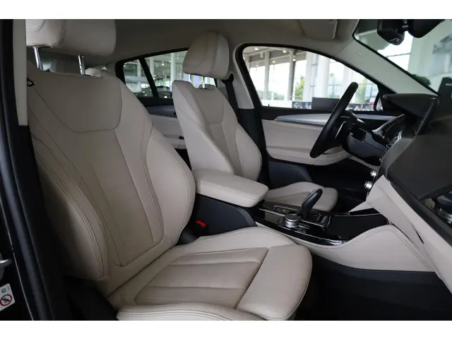 BMW X4 xDrive20i 2021 Benzine 7