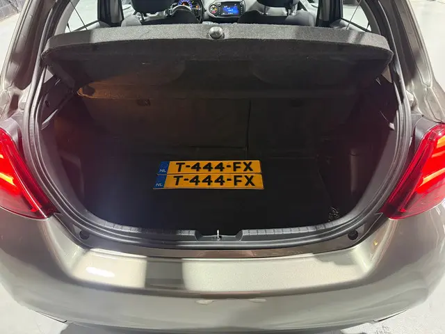 Toyota Yaris 1.5 Hybrid Trend 2017 Hybride Benzine 16