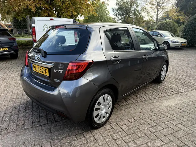 Toyota Yaris 1.5 Hybrid Aspiration 2015 Hybride Benzine 12