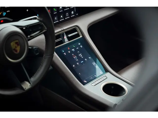 Porsche Taycan 79 kWh 2021 Elektrisch 35