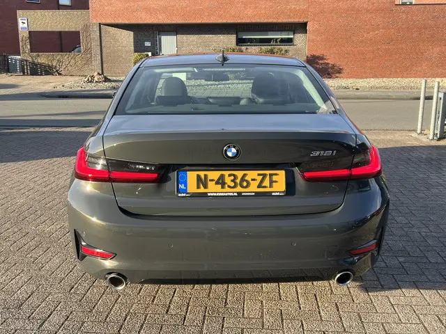 BMW 3 Serie 318i 2.0 High Executive Edition 2022 Benzine 8