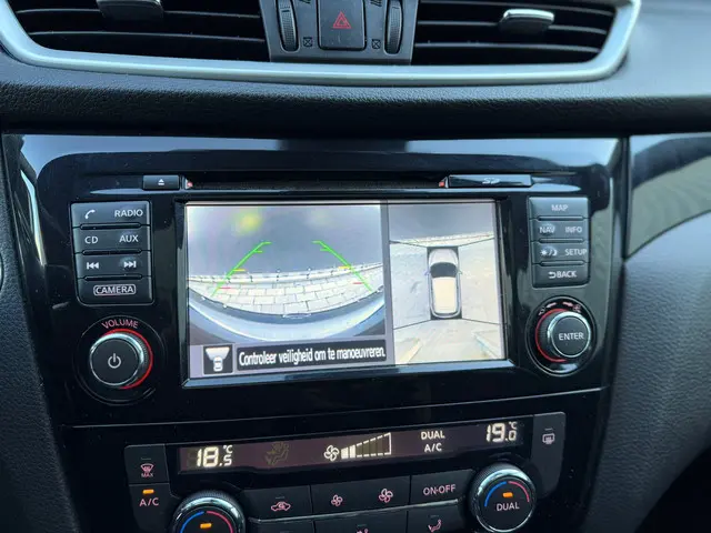 Nissan QASHQAI 1.2 N-Connecta Panorama 2017 Benzine 62