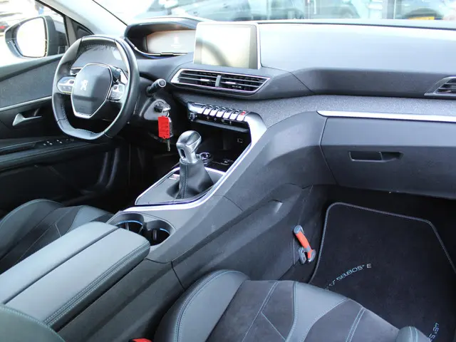 Peugeot 3008 1.2 PureTech Crossway 2019 Benzine 3