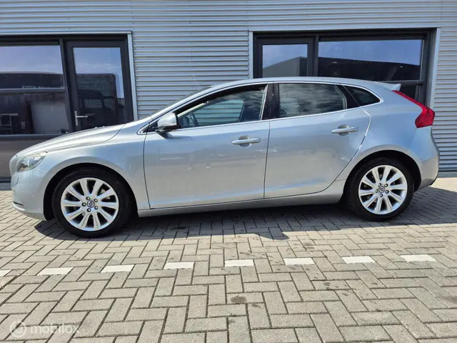 Volvo V40 1.6 T4 Summum LEDER NAVI PDC NAP 2012 Benzine 5