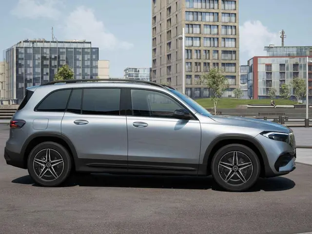 Mercedes-Benz EQB 250+ AMG Line 71 kWh 2025 Elektrisch 15