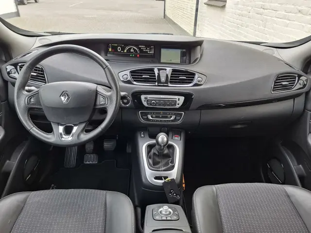 Renault Scénic TCe 115 Bose 2013 Benzine 12
