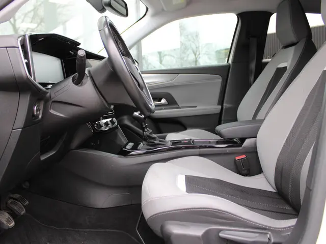 Opel Mokka 1.2 Business Elegance 2022 Benzine 13