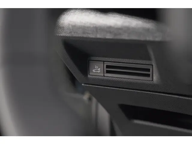 Peugeot 5008 HYbrid 145 e-DCS6 GT 2025 Hybride Benzine 38