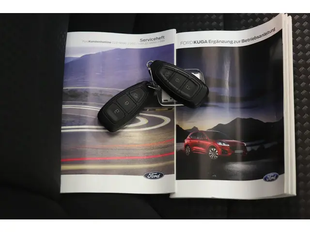 Ford Kuga 2.5 PHEV ST-Line 2023 Hybride Benzine 18