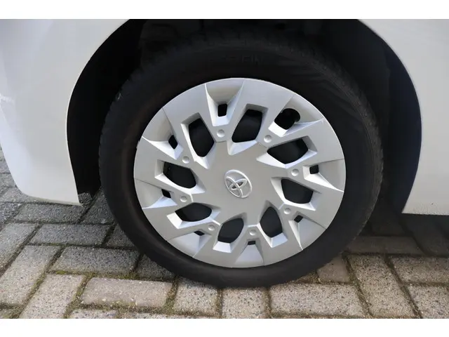 Toyota Aygo 1.0 VVT-i x-play 2021 Benzine 22