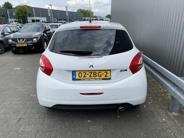 Peugeot 208 1.2 VTi Allure 2012 Benzine 8