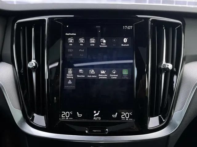 Volvo V60 2.0 T5 R-Design 2019 Benzine 28