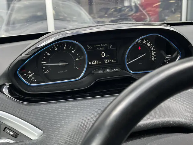 Peugeot 2008 1.2 PureTech Allure 2018 Benzine 18