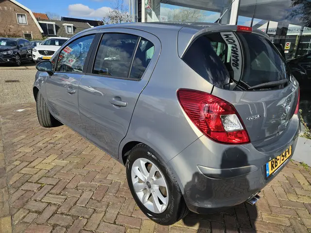 Opel Corsa 1.4-16V 2014 Benzine 6