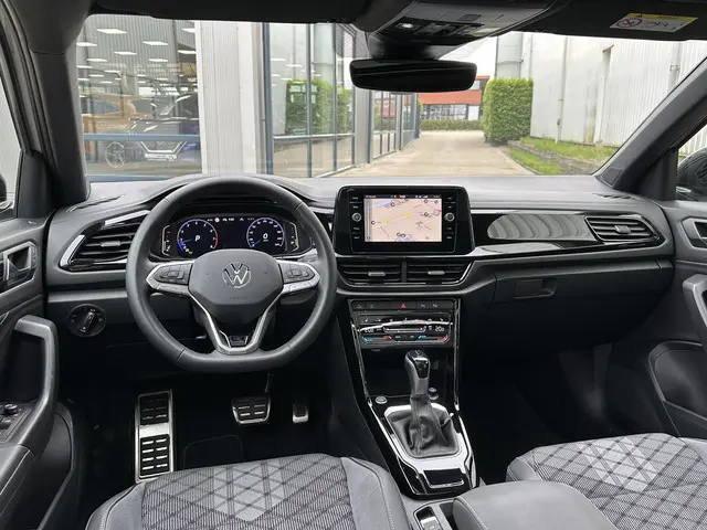 Volkswagen T-Roc 1.5 TSI R-Line Business 2024 Benzine 3
