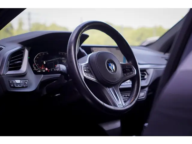 BMW 1 Serie 118i High Executive 2021 Benzine 6