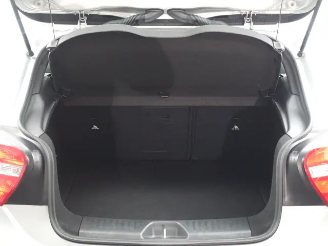 Mercedes-Benz A-Klasse 180 Prestige AMG- 2013 Benzine 29