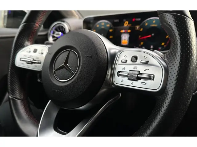 Mercedes-Benz A-Klasse 200 Bns Sol. AMG 2018 Benzine 13