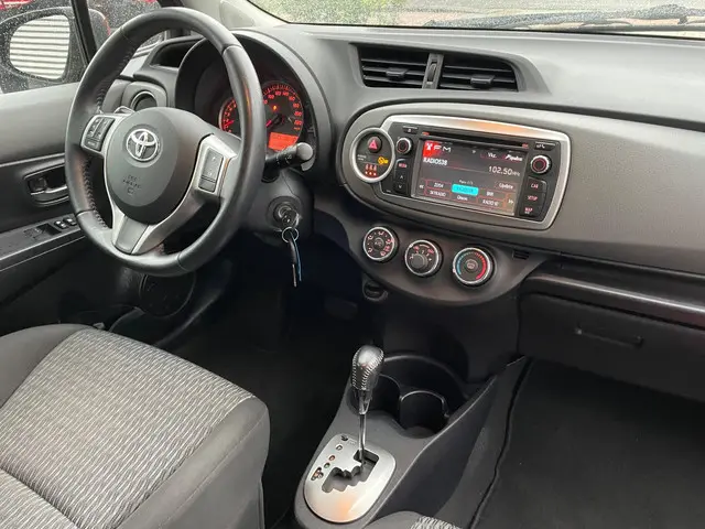 Toyota Yaris 1.3 VVT-i Dynamic|automaat| 2013 Benzine 18