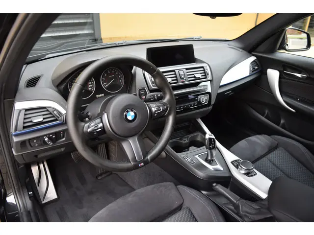 BMW 1 Serie 118i Executive 2017 Benzine 10