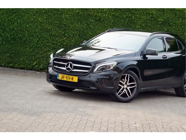 Mercedes-Benz GLA GLA 180 Ambition Night 2016 Benzine 19