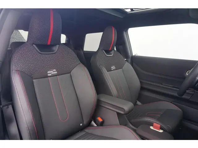 MINI 3-Deurs Cooper C 2025 Benzine 8