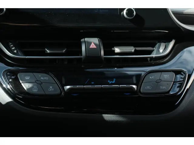 Toyota C-HR 2.0 Hybrid Executive 2021 Hybride Benzine 26
