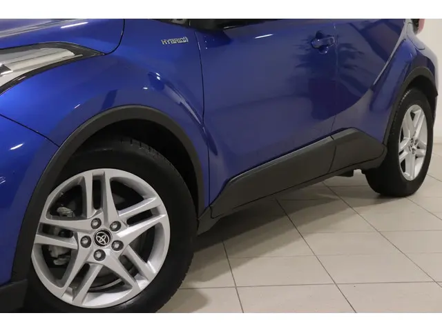 Toyota C-HR 1.8 Hybrid Active, 2022 Hybride Benzine 10