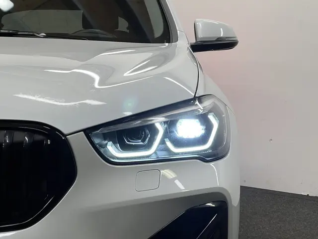 BMW X1 xDrive25e 2022 Hybride Benzine 38