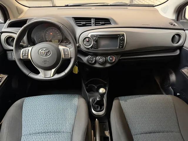 Toyota Yaris 1.0 VVT-i Aspiration 2013 Benzine 17