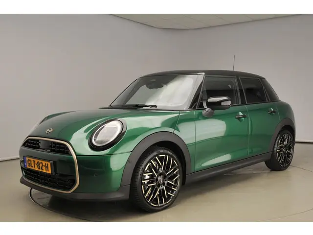 MINI 5-Deurs Cooper C 2024 Benzine 46