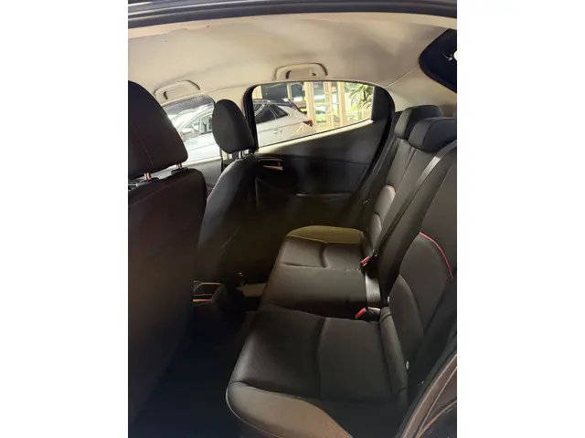 Mazda 2 1.5 Skyactiv-G Luxury 2022 Hybride Benzine 15